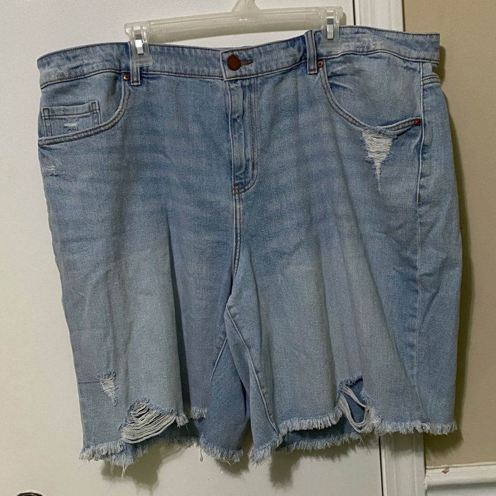 Lane Bryant Flex Magic Signature Fit Mid Rise Boyfriend Bermuda Denim Shorts 22